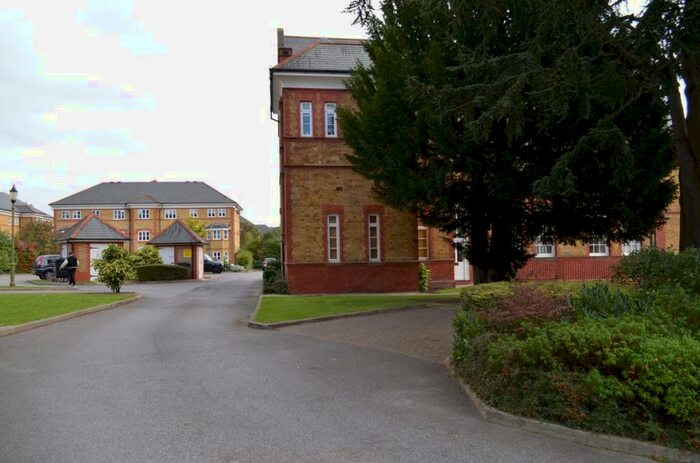 1 Bedroom Flat To Rent In Newsholme Drive, Winchmore Hill, N21