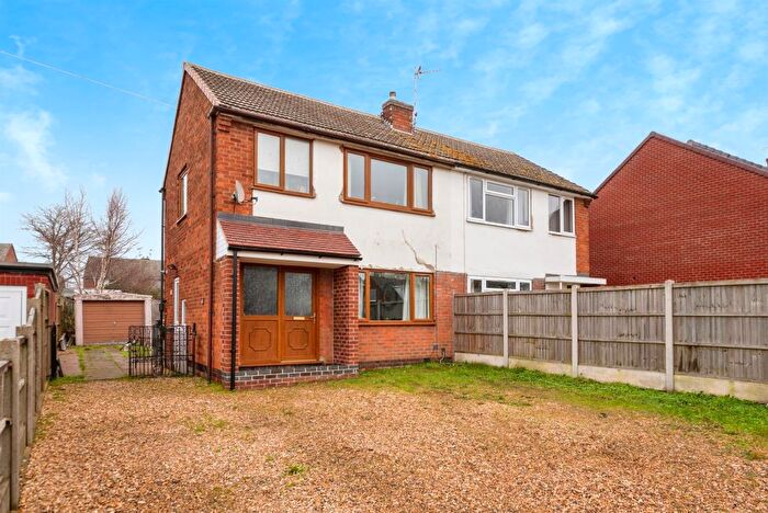3 Bedroom Semi-Detached House For Sale In Riverside Road, Newark, NG24
