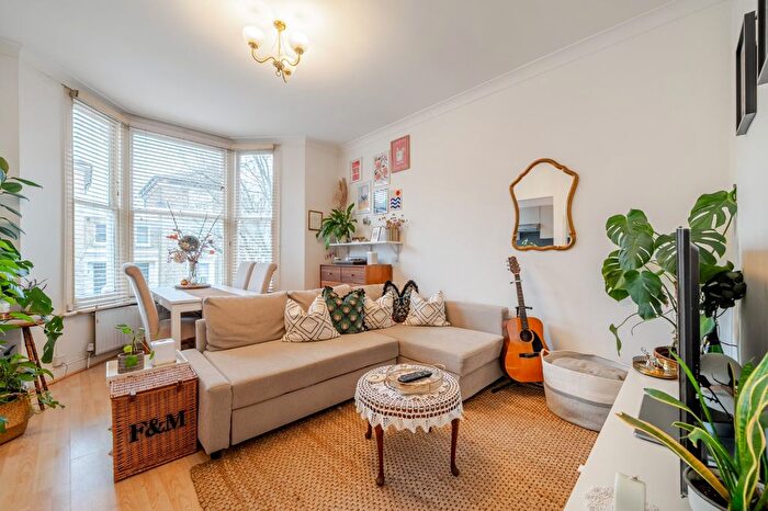 2 Bedroom Flat For Sale In St. John's Villas, Highgate, Archway, London, N19