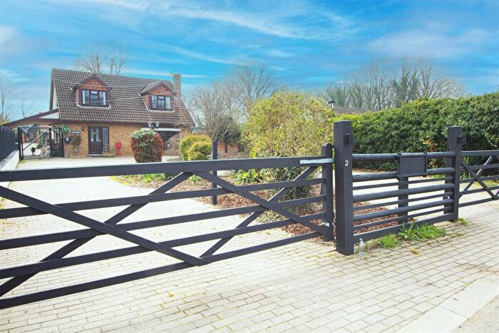 3 Bedroom Detached House For Sale In Southlands Road, Crays Hill, Billericay, CM11
