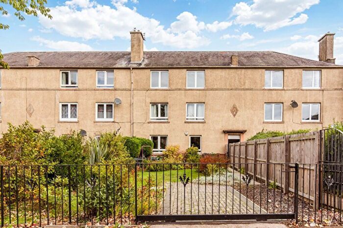 2 Bedroom Flat For Sale In Hutchison Crossway, Slateford, Edinburgh, EH14
