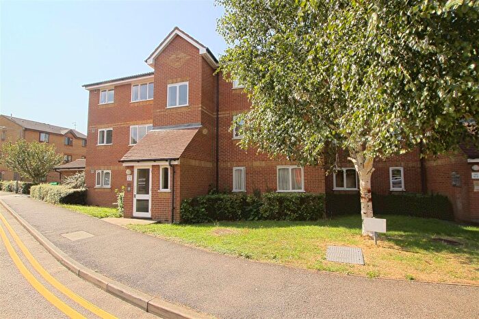Flat To Rent In Brindley Close, Wembley, HA0