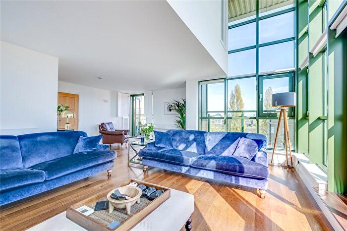 2 Bedroom Flat To Rent In Brasenose Drive, Barnes, SW13