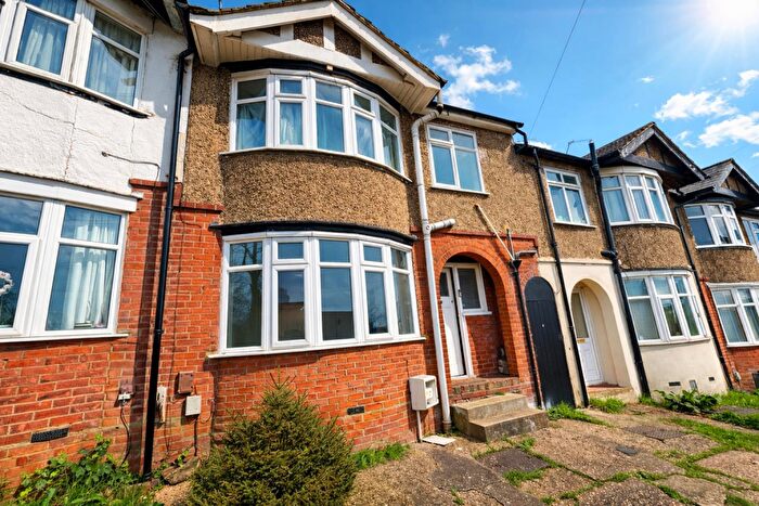 3 Bedroom Terraced House To Rent In Hitchin Road, Luton, LU2