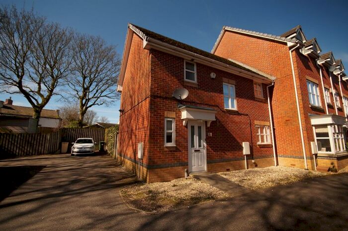3 Bedroom Town House To Rent In Hadleigh Green, Lostock, Bolton, BL6