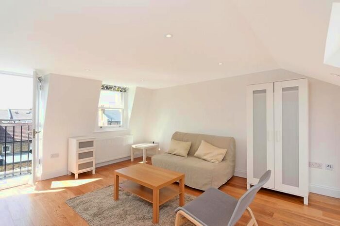 Studio To Rent In Percy Road, Shepherds Bush, London, W12