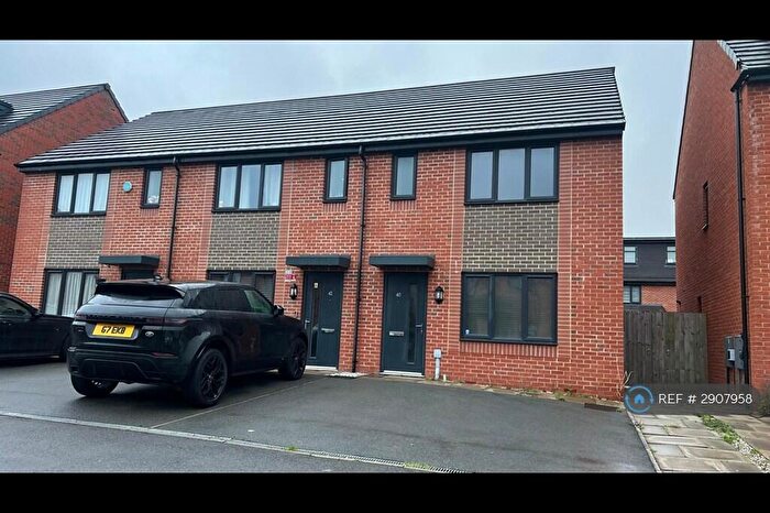 3 Bedroom End Of Terrace House To Rent In Riverside Way, Salford, M6