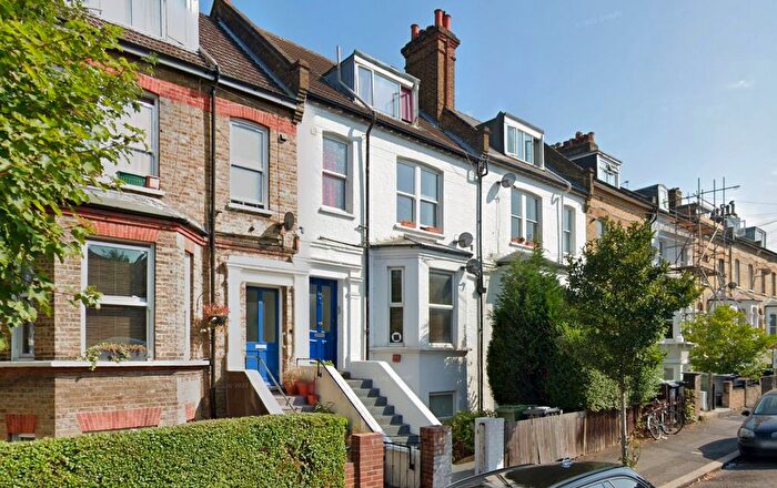 3 Bedroom Flat To Rent In Flat C Whiteley Road, London, SE19