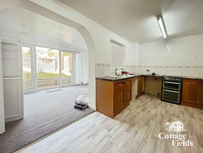 3 Bedroom Semi-detached House To Rent In Frensham, Cheshunt, EN7