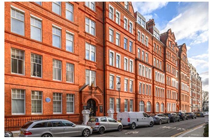 4 Bedroom Flat To Rent In London, W8
