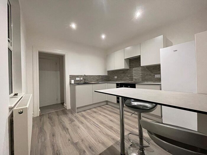 2 Bedroom Apartment To Rent In Claude Road, Cardiff, CF24