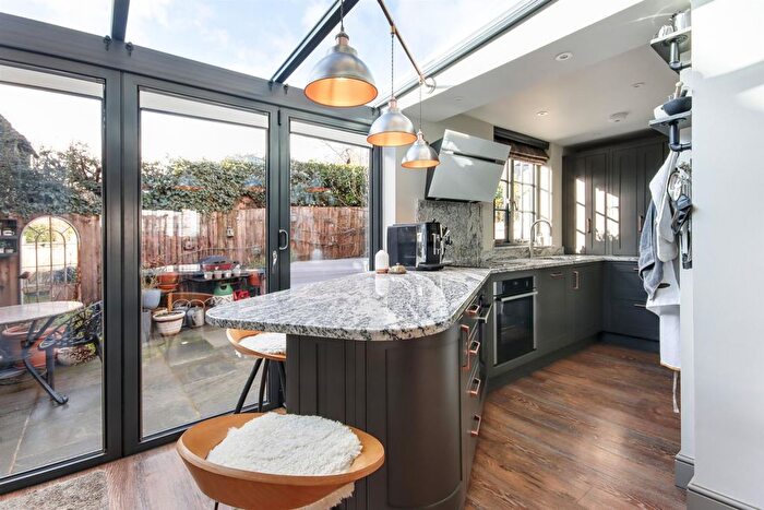 2 Bedroom Property For Sale In The Green, Leigh, Tonbridge, TN11