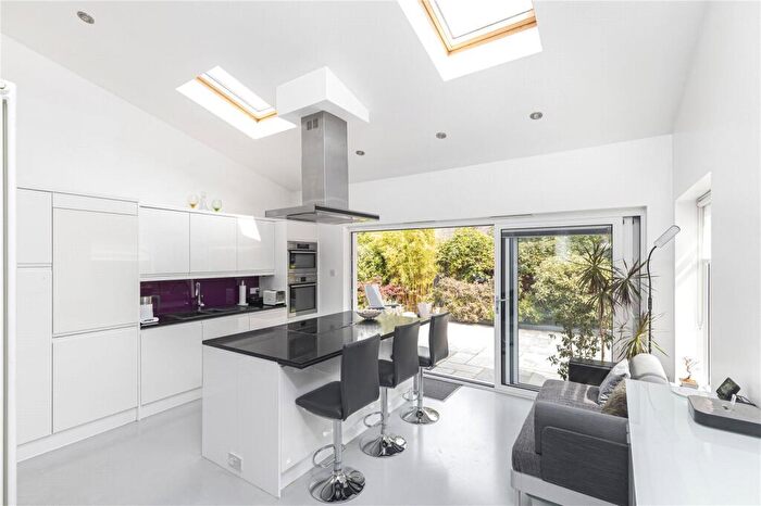 4 Bedroom End Of Terrace House For Sale In Moore Road, Upper Norwood, SE19