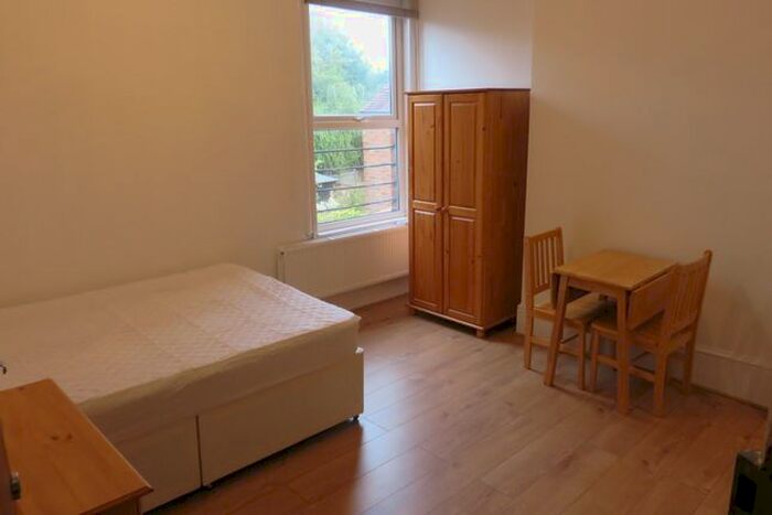 Studio To Rent In Teignmouth Road, Kilburn, London, NW2