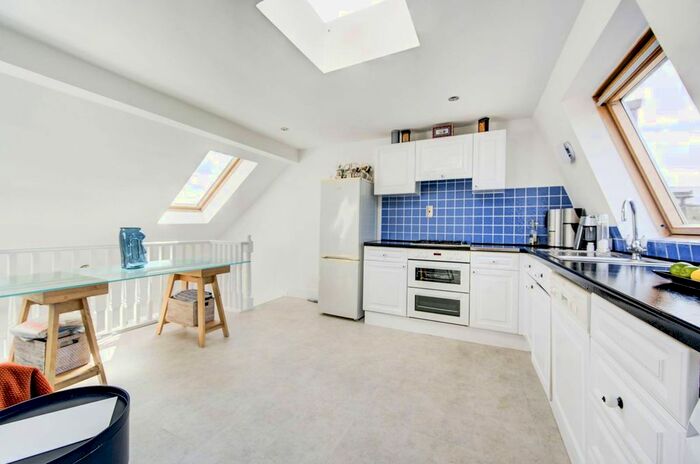 2 Bedroom Flat To Rent In Bronsart Road, Fulham, London, SW6