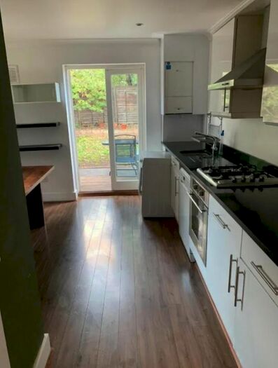 1 Bedroom Flat To Rent In Saltoun Road, Lambeth, London, SW2