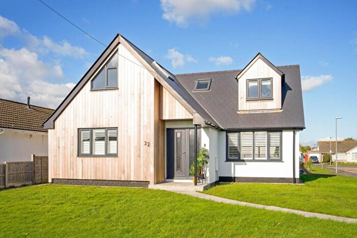 4 Bedroom Chalet For Sale In Sheldrake Road, Mudeford, Christchurch, BH23