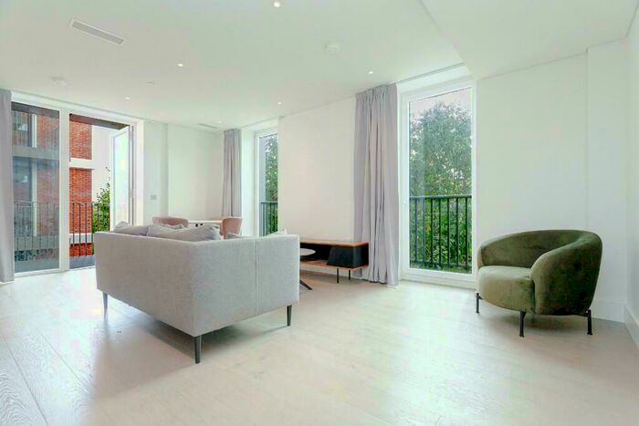 2 Bedroom Apartment To Rent In Gartons Way, London, SW11