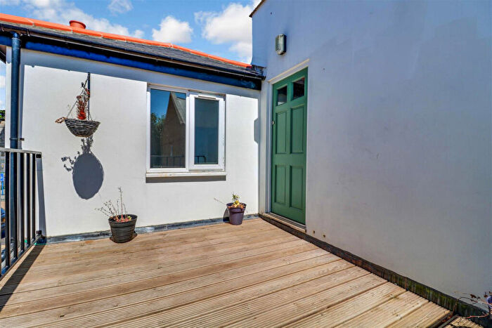 3 Bedroom Flat To Rent In East Street, Southend-on-sea, SS2