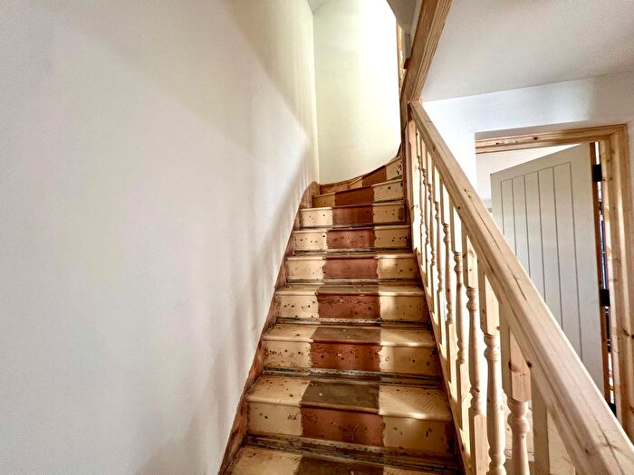 5 Bedroom Semi-Detached House To Rent In Everest Road, Staines, TW19