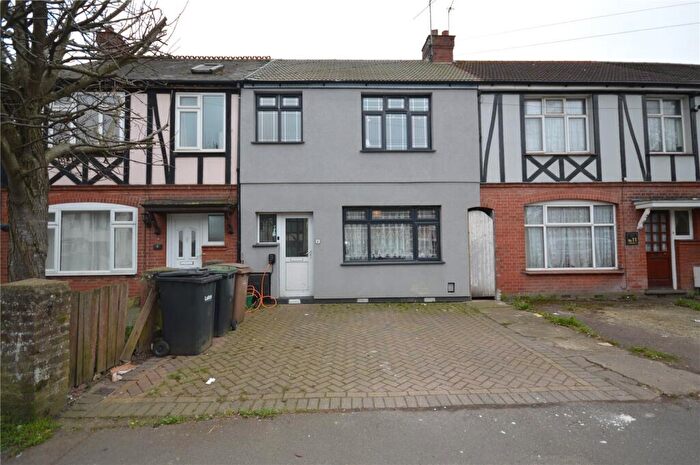 2 Bedroom Terraced House For Sale In Trinity Road, Luton, Bedfordshire, LU3