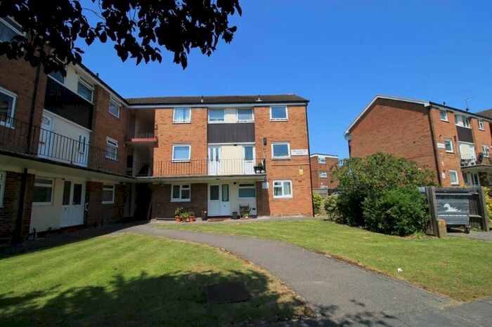2 Bedroom Maisonette To Rent In Wellington House, The Farmlands, Northolt, UB5