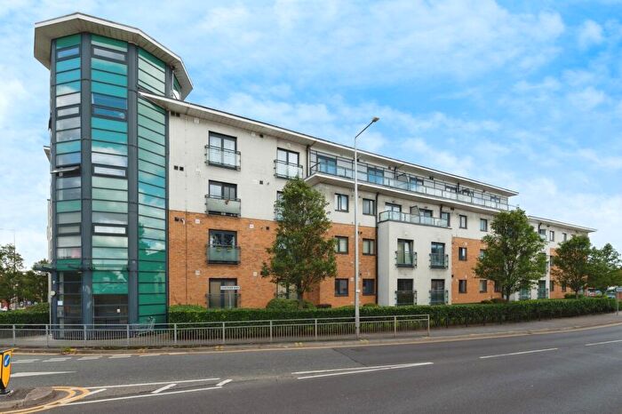 2 Bedroom Flat For Sale In Hogg Lane, Grays, Essex, RM17