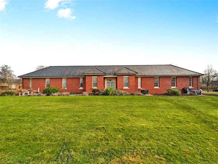 1 Bedroom Maisonette For Sale In Blenheim House, The Parade, Caversfield, OX27