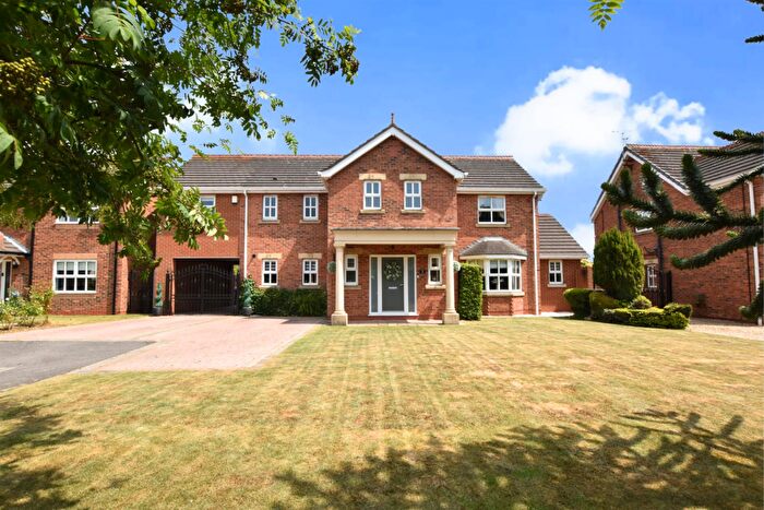 5 Bedroom Detached House For Sale In Grange Farm Lane, Humberston, DN36
