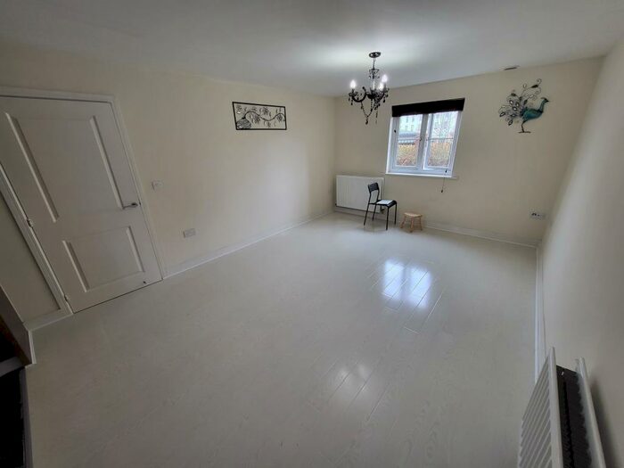 2 Bedroom Apartment To Rent In East Fields Road, Bristol, BS16