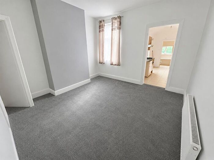 2 Bedroom Terraced House For Sale In Butlin Road, Luton, LU1