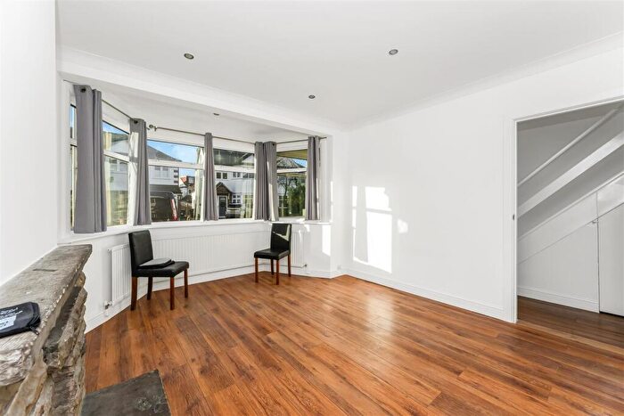 3 Bedroom House To Rent In Deynecourt Gardens, London, E11