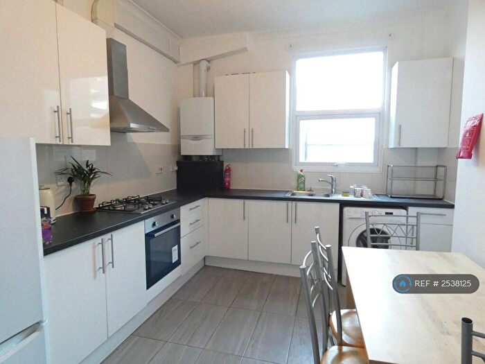 4 Bedroom Terraced House To Rent In Stoke Newington Road, London, N16