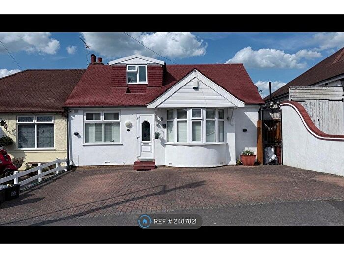 4 Bedroom Bungalow To Rent In Cottesmore Avenue, Ilford, IG5