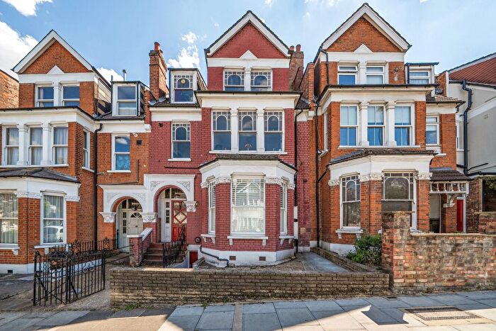 2 Bedroom Flat For Sale In Alexandra Park Road, London, N10