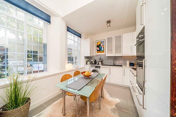 2 Bedroom Flat For Sale In Chevy Road, Southall, UB2