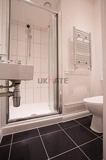 2 Bedroom Flat To Rent In Newington Butts, London, SE11
