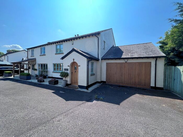 4 Bedroom Barn Conversion For Sale In Brownhill Lane, Longton, Preston, PR4