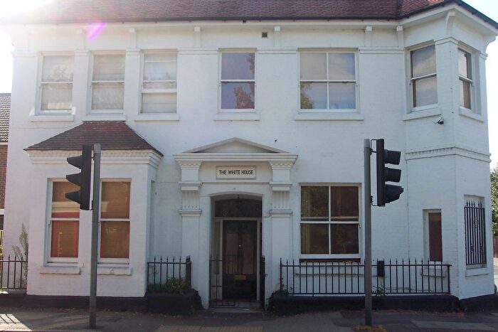 1 Bedroom Flat To Rent In Green Street, Sunbury, TW16