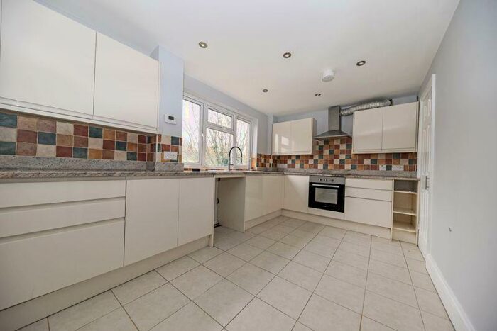 2 Bedroom Flat To Rent In Chaucer Close, Waterlooville, PO7