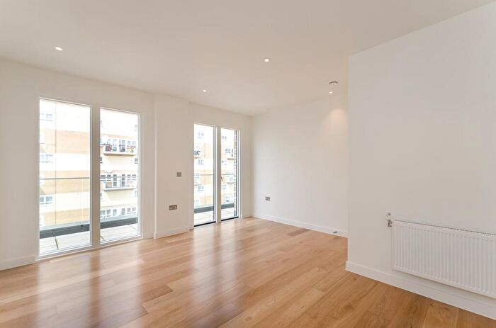 2 Bedroom Apartment To Rent In Cambridge Avenue London, NW6