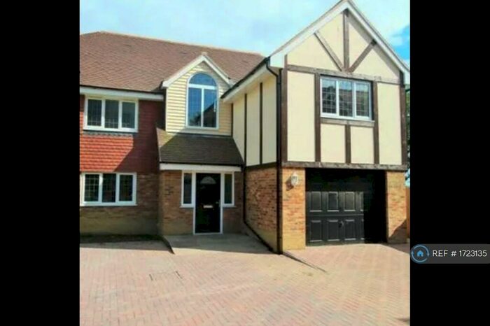 6 Bedroom Detached House To Rent In Fir Tree House, Hellingly, BN27