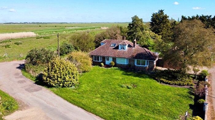 4 Bedroom Chalet For Sale In Bays Farm House, Adventurers Drove, Oxlode Pymoor, Ely, Cambridgeshire, CB6
