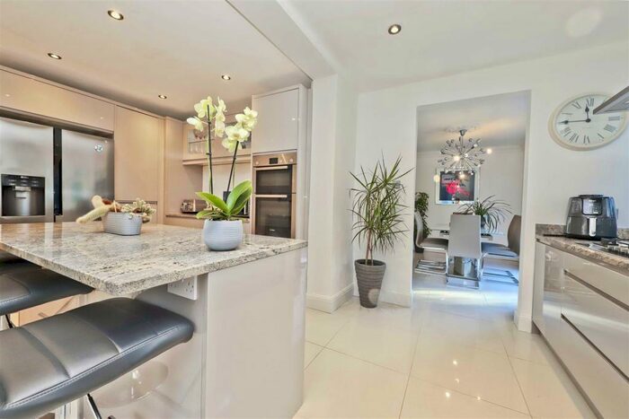 4 Bedroom Detached House To Rent In Woodhall Gate, Pinner, HA5