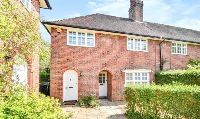 1 Bedroom Flat To Rent In Midholm Close, London, NW11