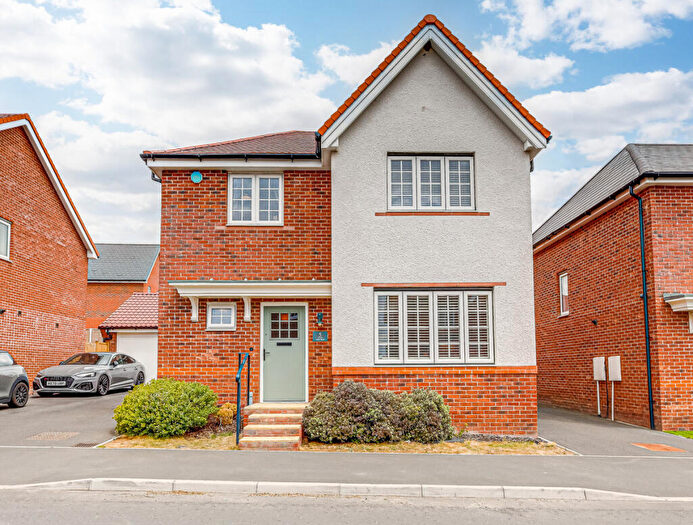 4 Bedroom Detached House For Sale In Elm Walk, Rayleigh, SS6