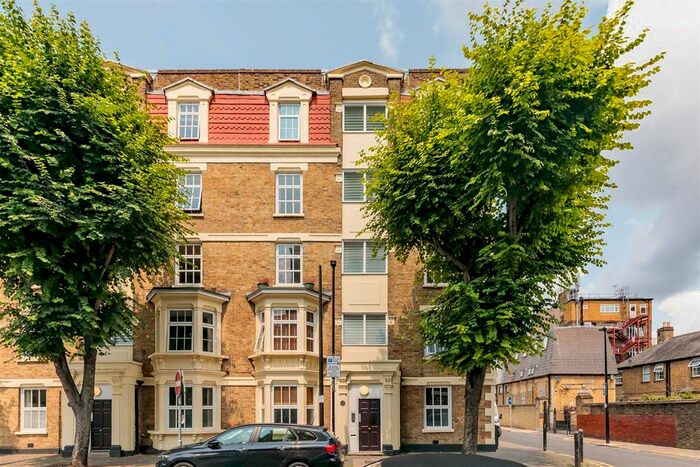 3 Bedroom Flat To Rent In Ainsley Street, London, E2
