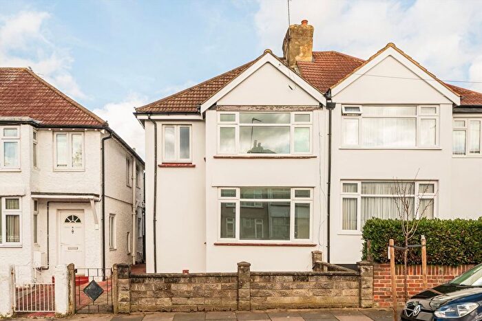 3 Bedroom Property For Sale In Beresford Avenue, Hanwell, W7