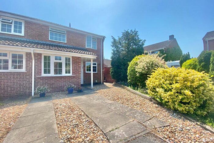 3 Bedroom Semi Detached House For Sale In Cardinal Way, Locks Heath, SO31