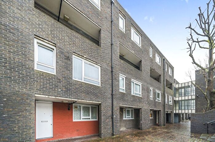 2 Bedroom Maisonette For Sale In Rutley Close, London, SE17